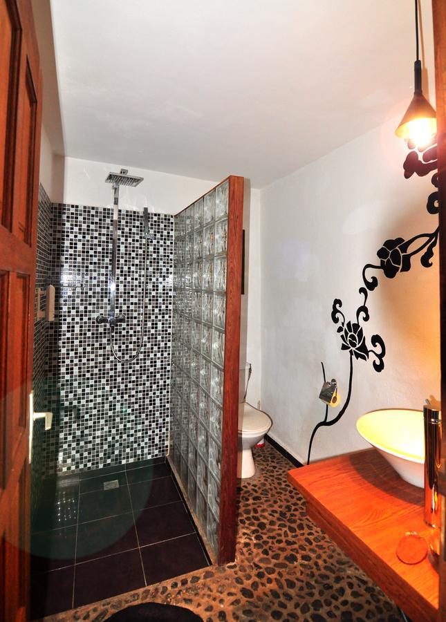 Rova Hotel Антананариву Экстерьер фото