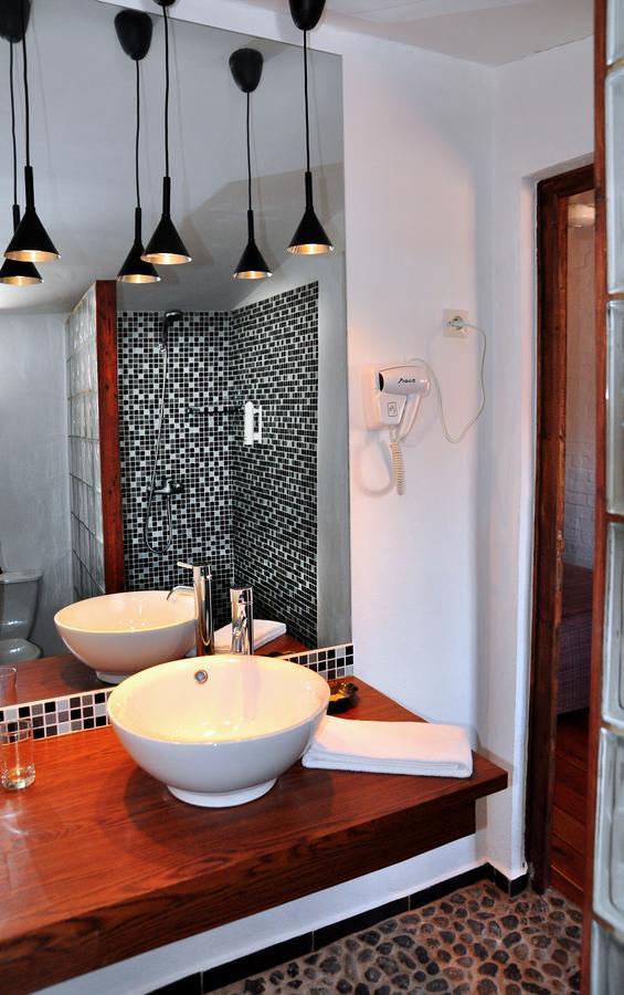 Rova Hotel Антананариву Экстерьер фото